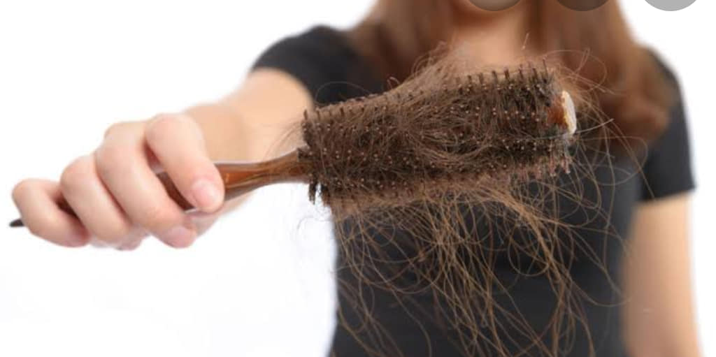 تعرفي على أفضل الوصفات لعلاج تقصف الشعر