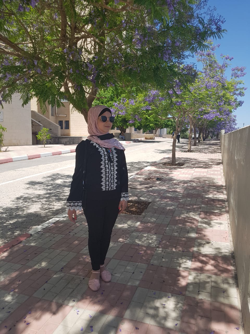 الفتاة الريادية رزان الناصر تبدع في مشغولاتها اليدوية وتحظى باهتمام إعلامي مميز 