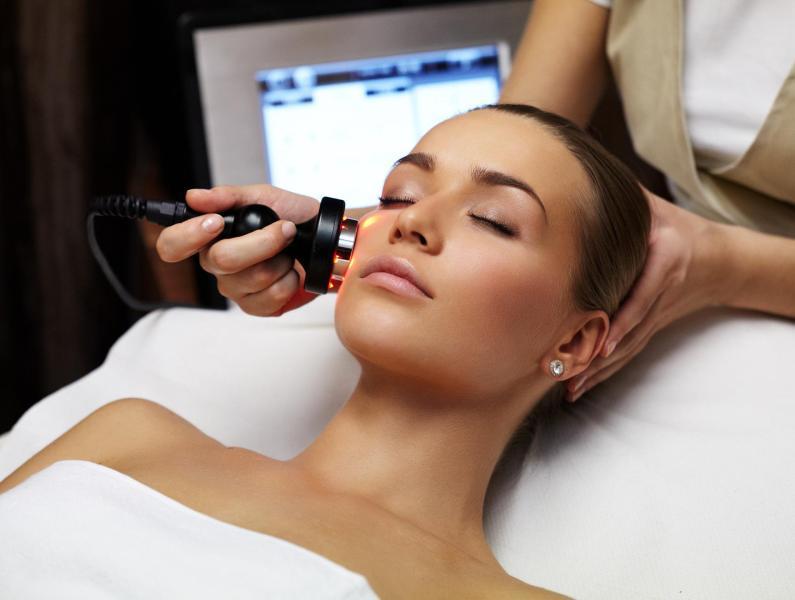 أسرار لا تريد شركات مستحضرات التجـميل أن تعرفها النساء