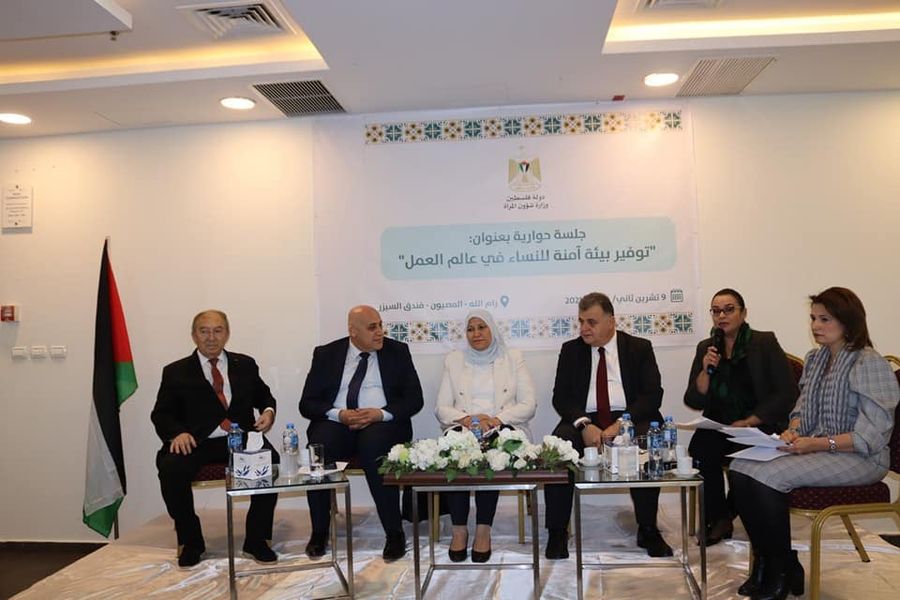 منتدى سيدات الأعمال يشارك في جلسة حوارية بعنوان ” توفير بيئة آمنة للنساء في عالم العمل”