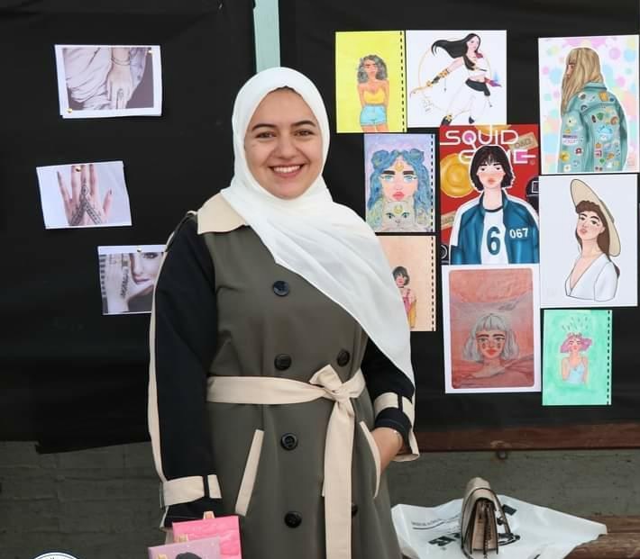 الشابة الريادية بتول الخراز تبدع في الرسم الكرتوني