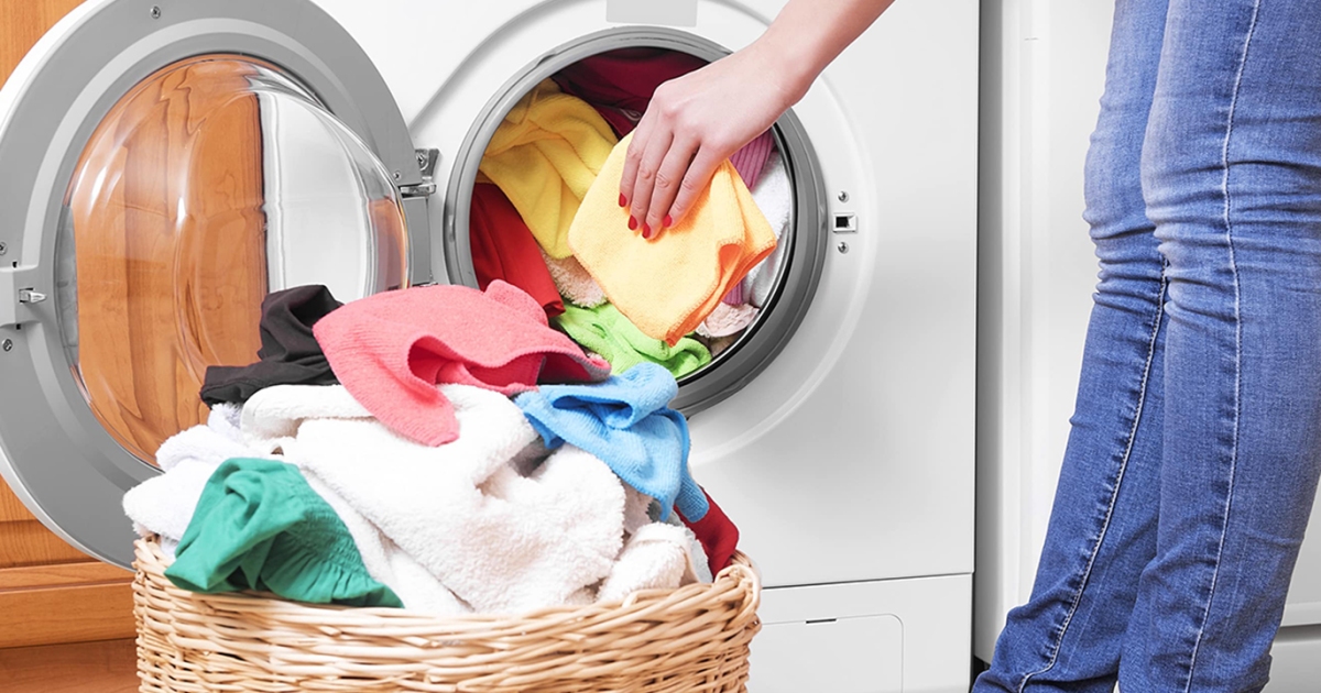5 أخطاء شائعة ترتكبها ربات المنازل عند غسل الملابس تؤدي إلى أضرار كبيرة