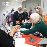 المهندسة زينب القواسمي تبدع في فن الحصى