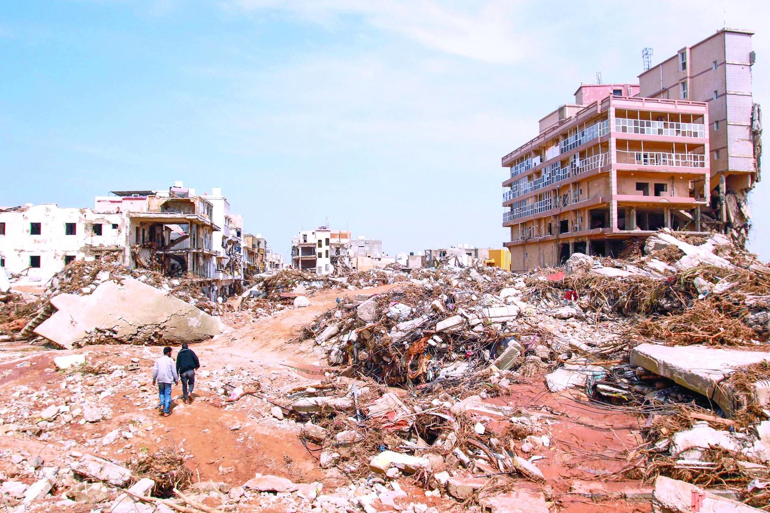 البقاء والأمل في وجه الكوارث: قصَّة إحدى الفتيات الناجيات من دَرنَة