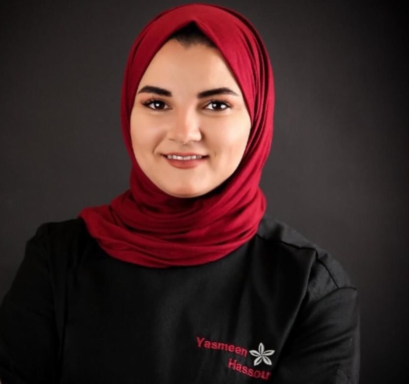 الشيف ياسمين حسون: “نصيحتي للنساء اصنعن كل شيء من لا شيء فالتحديات توصلكن للقمة”
