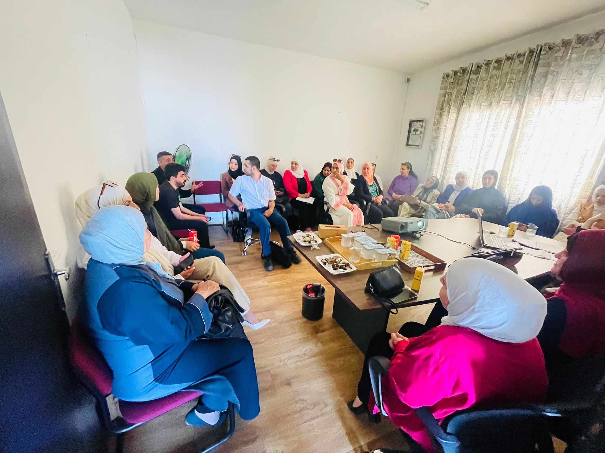 جمعية خريجي الخليل الخيرية بالتعاون مع هيئة التوجيه السياسي والوطني تنظمان ندوة بعنوان ” استهداف الهُوية الثقافية “