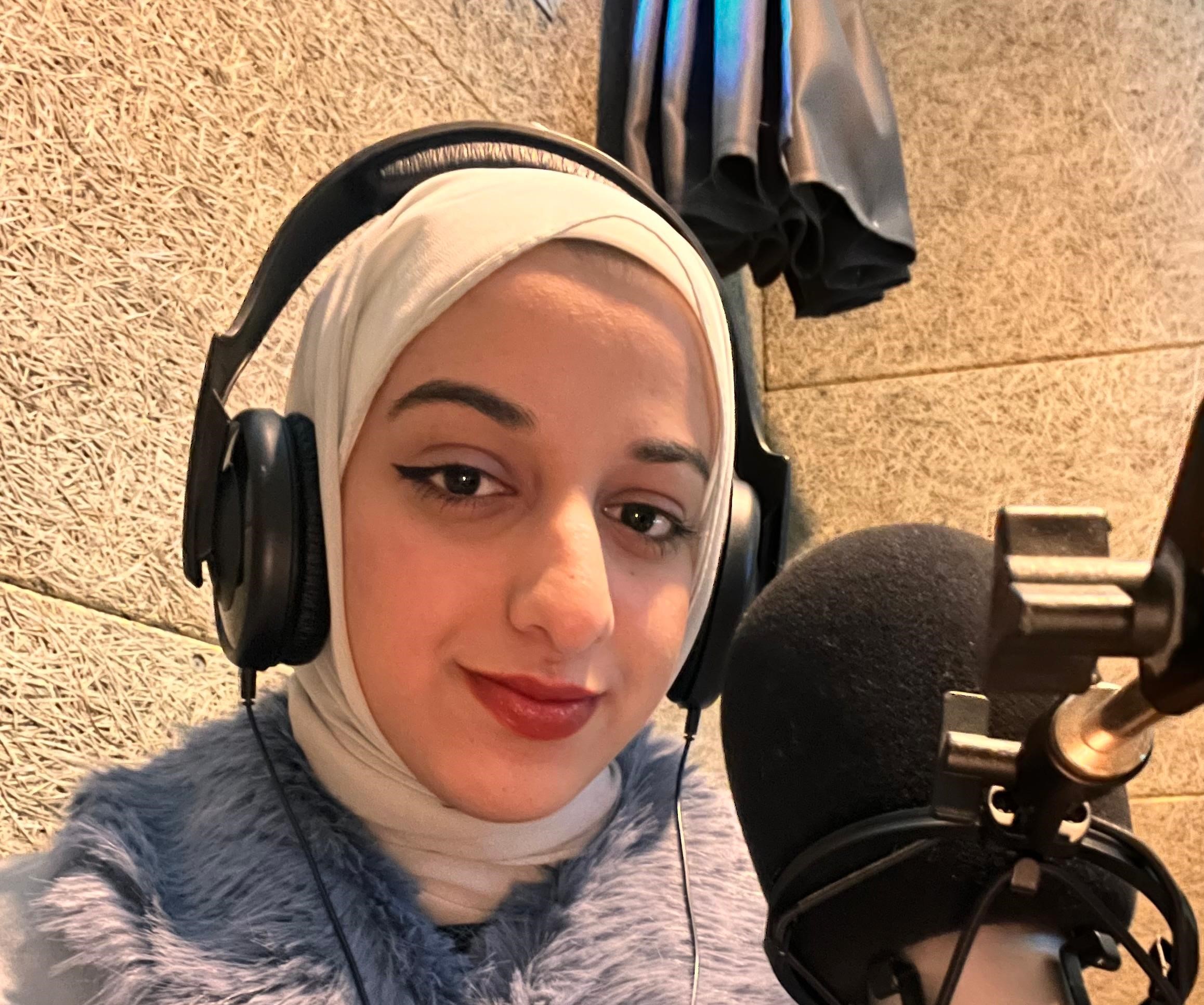 طالبة الإعلام الرقمي ملك منصور تبدع في التقاط الصور وحصد النجاحات