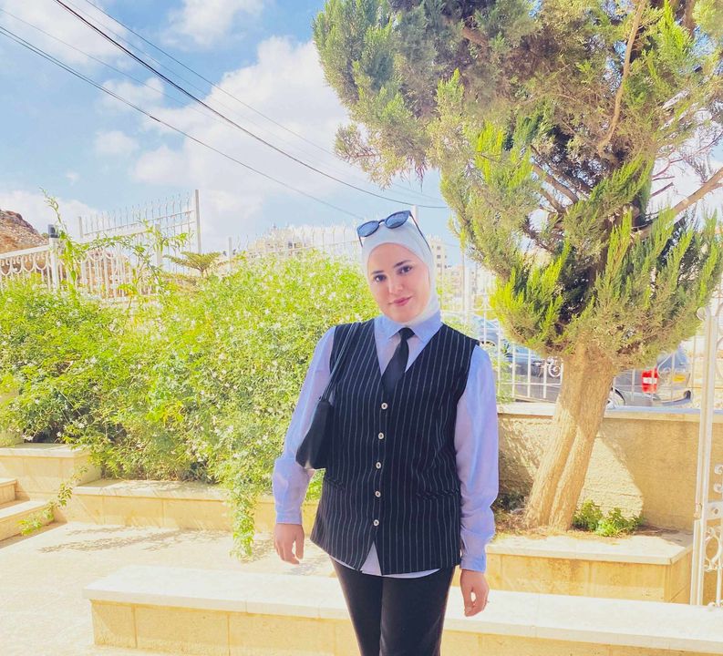 ميس الريم جناجرة: بالإرادة والتعلم أصبحت كاتبة وقانونية على عتبات التخرج