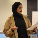 أمل عبده تشق طريقها في تخصص التصميم الجرافيكي