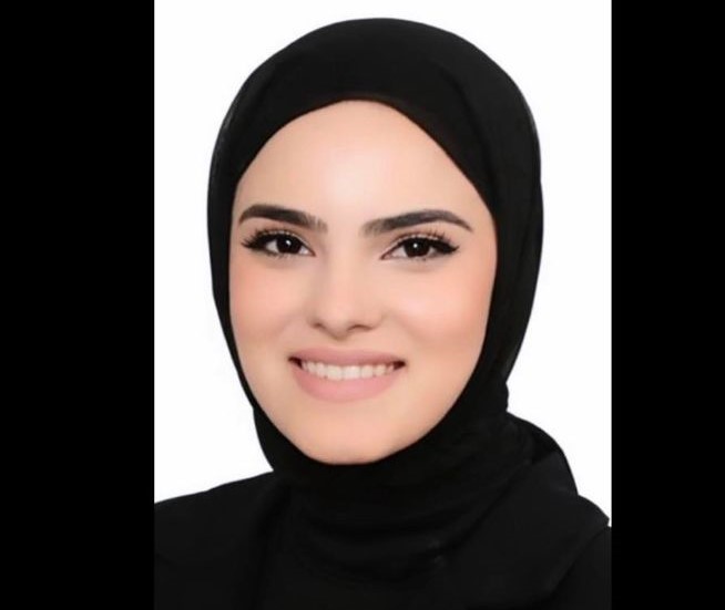 الطالبة نارمين قبها عين على القانون والعلاقات الدولية وأخرى لإصدار كتابها الأول