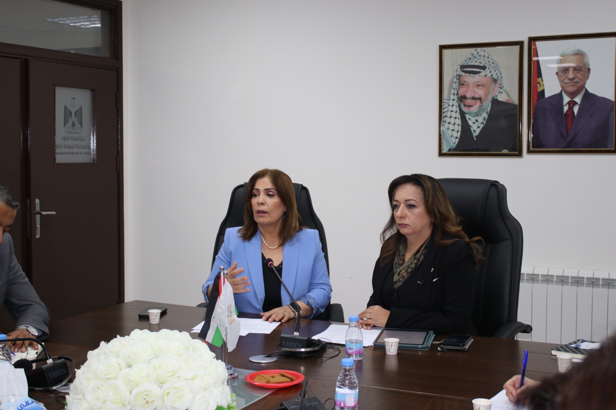 وزارتا التنمية وشؤون المرأة والشركاء يبحثون سبل دعم النساء الغزيات العالقات في الضفة